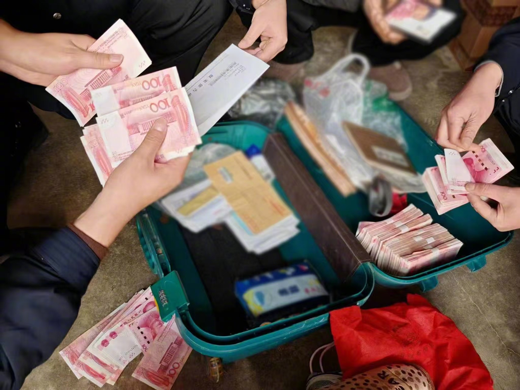 最新带现金几十万能过安检方法分析(最方便真实的重庆携带现金过安检有具体规定吗方法)